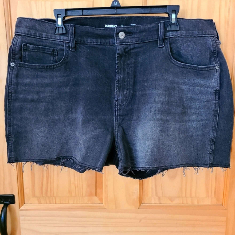 Old Navy Mid Rise Boyfriend Denim Shorts - Picture 1 of 4